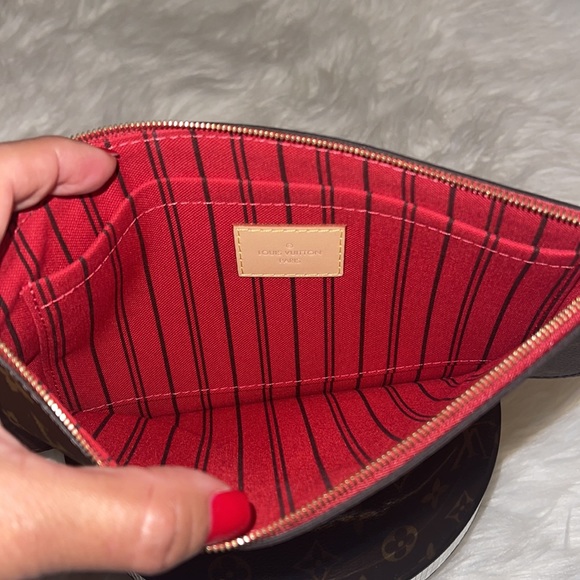 NWOT LOUIS VUITTON Pochette Wristlet Monogram Canvas Neverfull MM - Picture 6 of 6